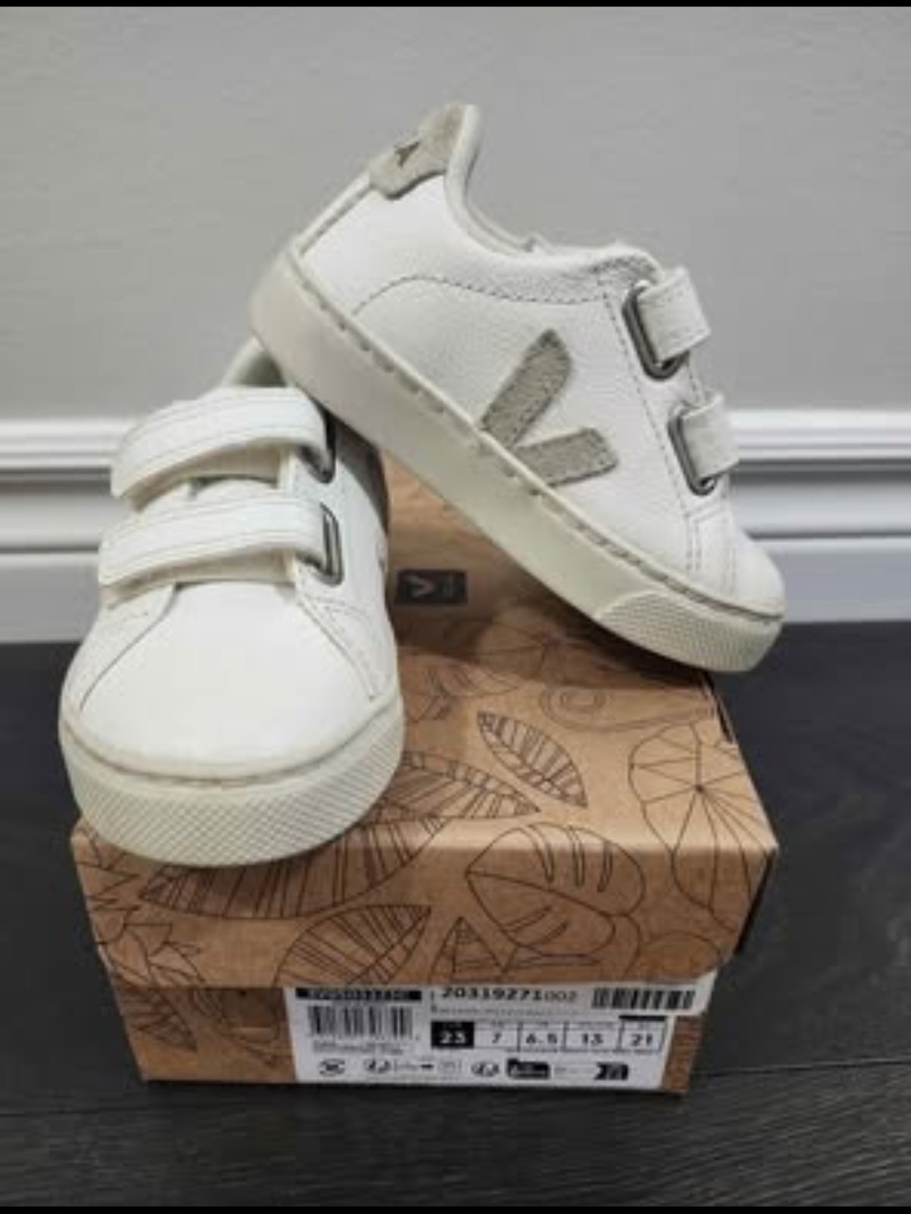 Veja Kids Velcro Sneakers